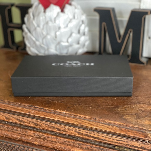 Coach - Paper Boutique Gift Bags and Box - Picture 4 of 10